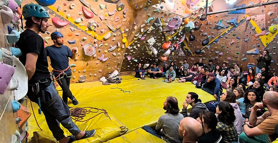 Charlas a pie de vía en la Luna Escalada