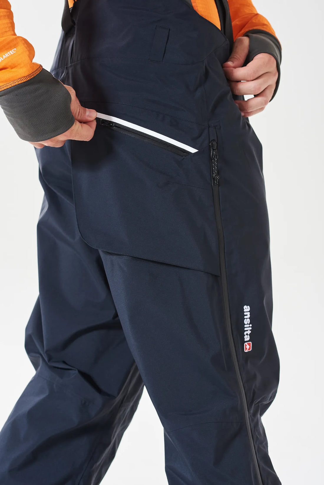 Bolsillo YKK® trasero reforzado