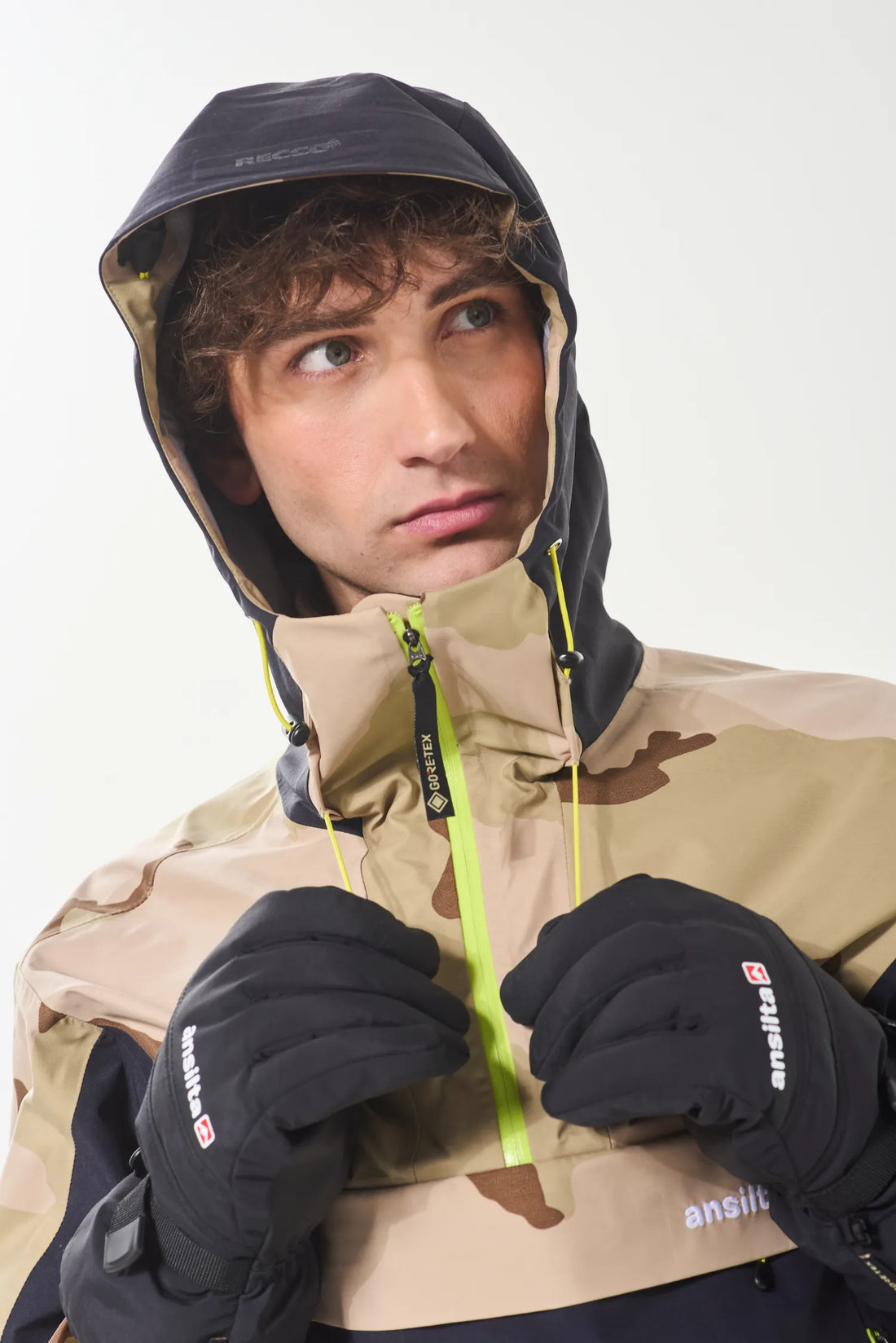 Cierre frontal y cuello alto