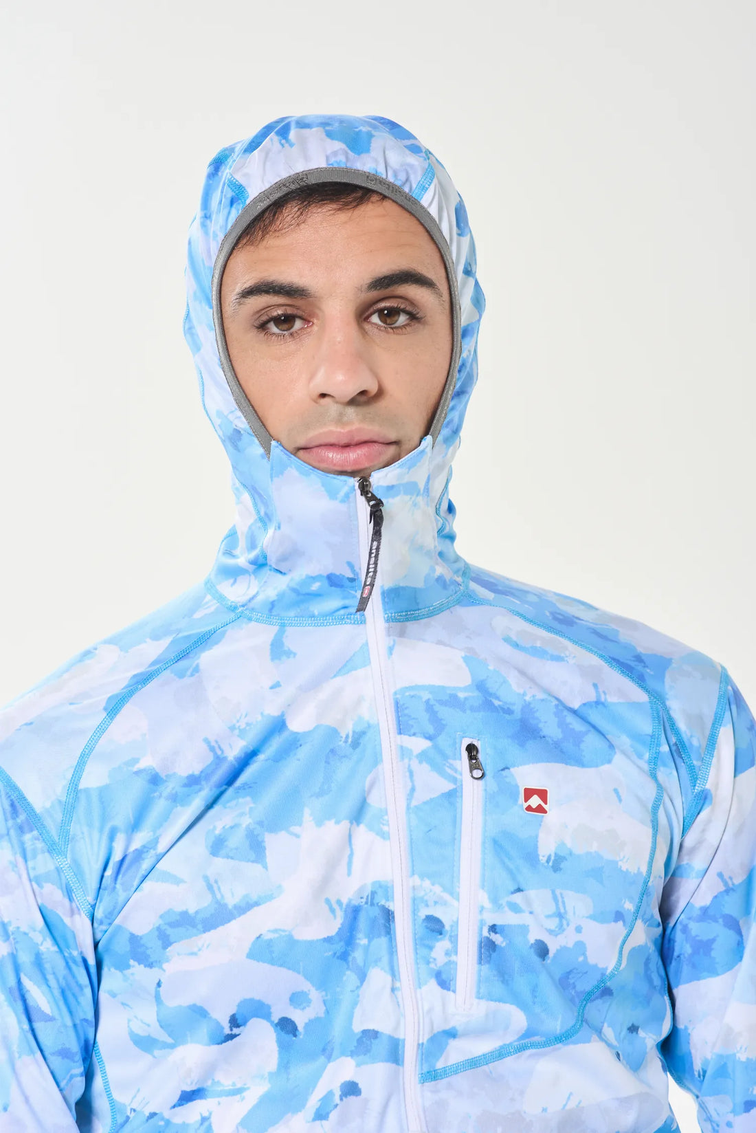 Capucha con cuello alto