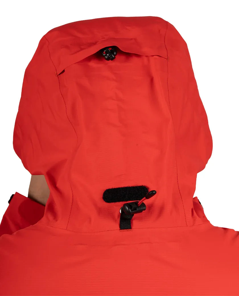 Capucha amplia y regulable